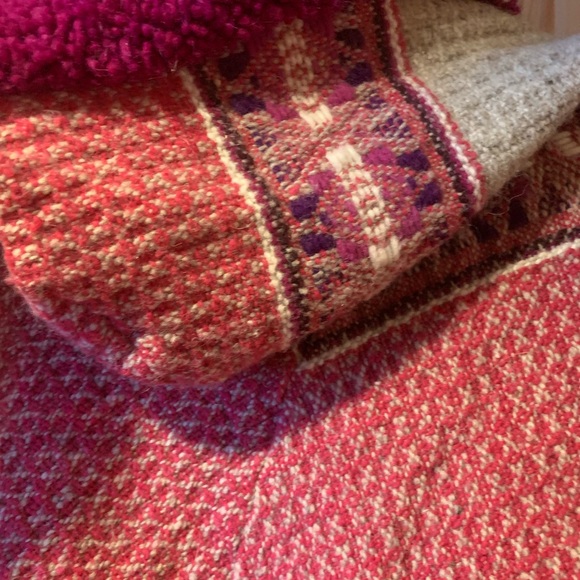 EPIC traditional WOOL PONCHO FROM EQUADOR - Picture 6 of 6